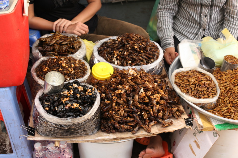 Easili find a vendor around Phnom Penh Central market selling assorted inserts.