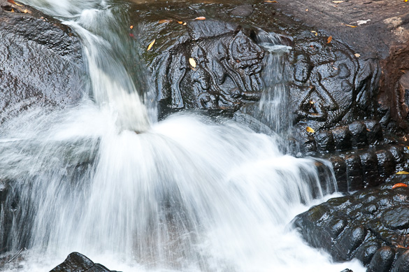 Lingas and sculptures of Hindu gods waterfall and at Kbal Spean