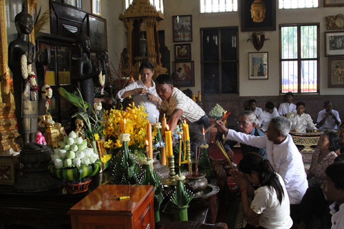 Cambodian come to pagodas in Tet hodilay to pray for peace, prosperity and luck.