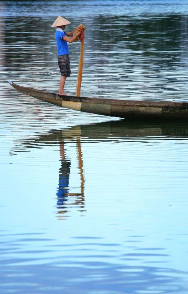 Nhu Y River is not famous as Huong River in Hue, but Nhu Y River also attracted tourist by simple and rustic beauty of romantic Hue city.