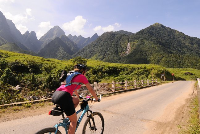 laos cycling tour