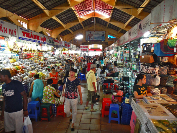 Vibrant atmosphere inside Ben Thanh Market