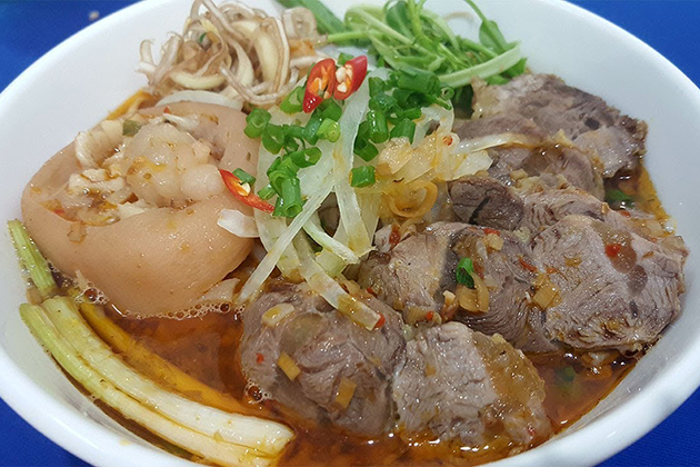 Bun Bo Gio Heo rice noodle with beef and pork