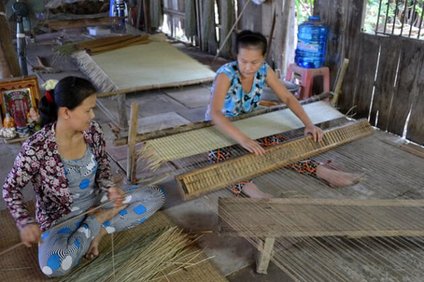 mekong delta local workshop of making mat