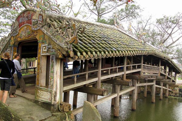 thanh toan bridge in hue