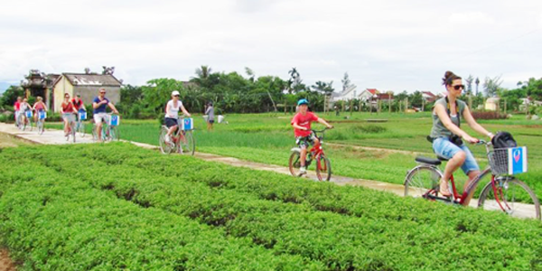 Biking through the garden and vegetable village in Hoi