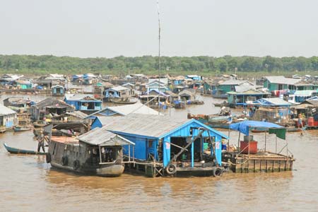 Chongkneas floating village