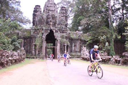 Cycling tour in Angkor