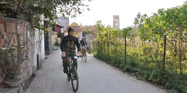 Discover Dong Ngac Village with bike