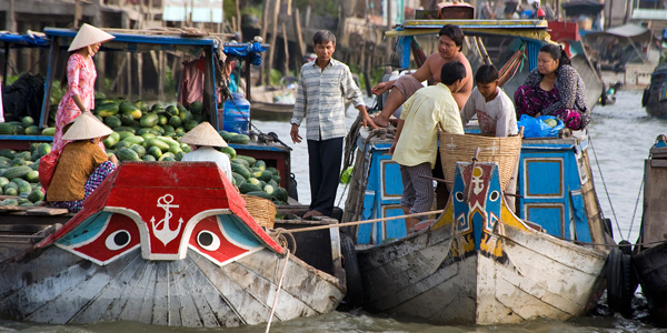 Fruit sellers in Cai Be Floating Market