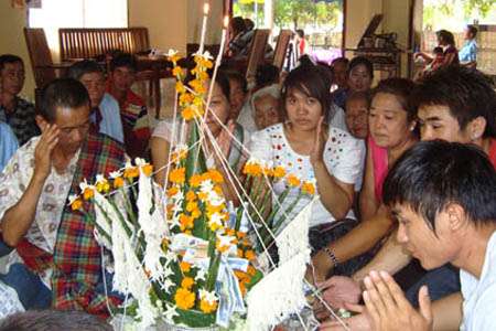 Laos people sitting around Pha Khouan