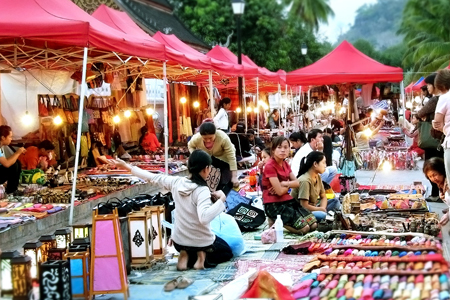 Prepare for night market, Luang Prabang