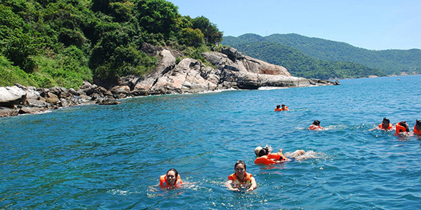 Swimming and snorkeling in Mun Island