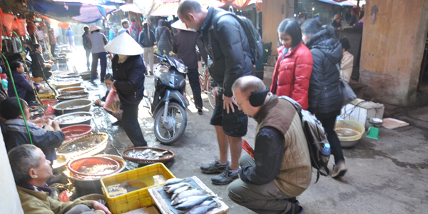 Visit the local market to pick some ingredients for lunch