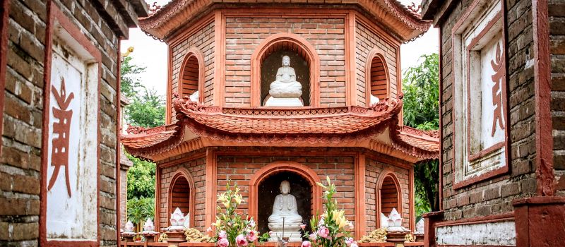 a close view of tran quoc pagoda north to south vietnam tour
