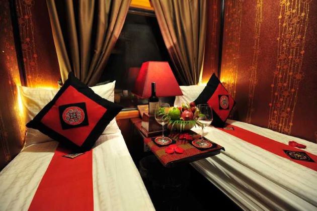 a private cabin inside hanoi night train to sapa