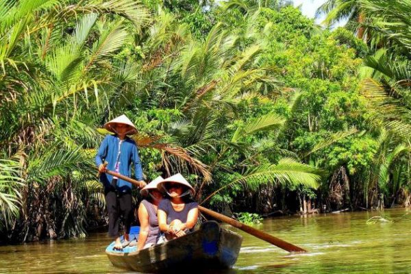 boat tour in mekong delta