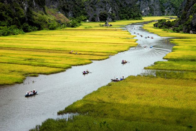 boat trip on tam coc ninh binh