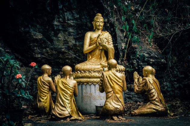 buddha statues at phousi hill