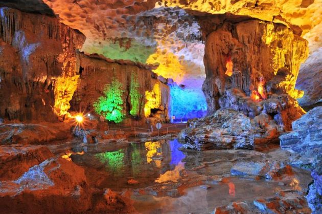 cave of surprises at halong bay