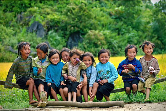 children at sapa -vietnam vacation