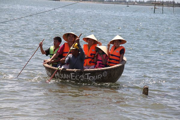 enjoy basket boat with family