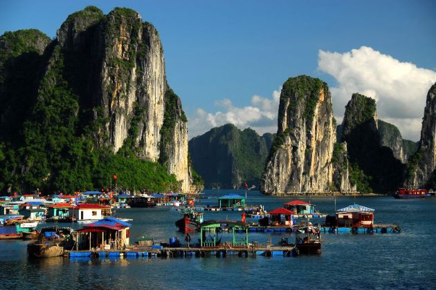 floating villages in halong bay vietnam