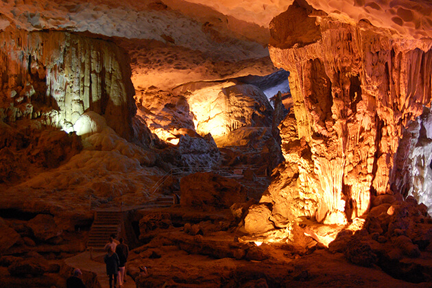 halong bay magnificent cave