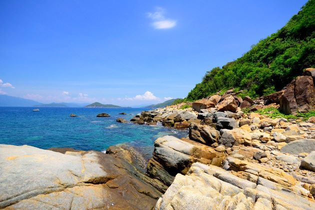 hon mun island in nha trang