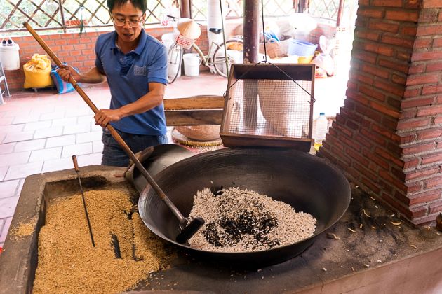 making pop rice in mekong delta