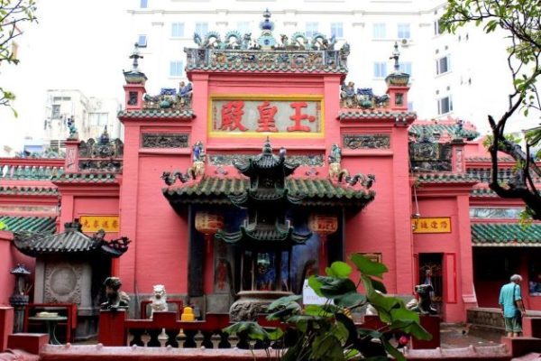 ngoc hoang temple in ho chi minh city