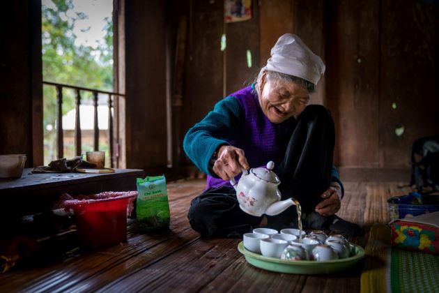 old woman in mai chau