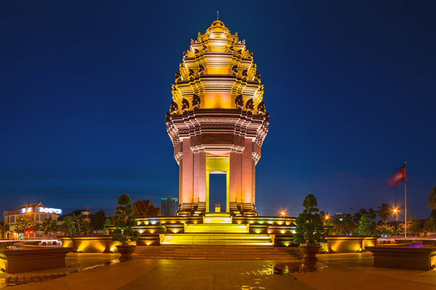 phnom penh at night
