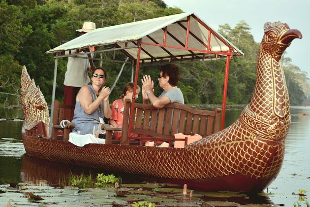 royal boat trip for family in siem reap