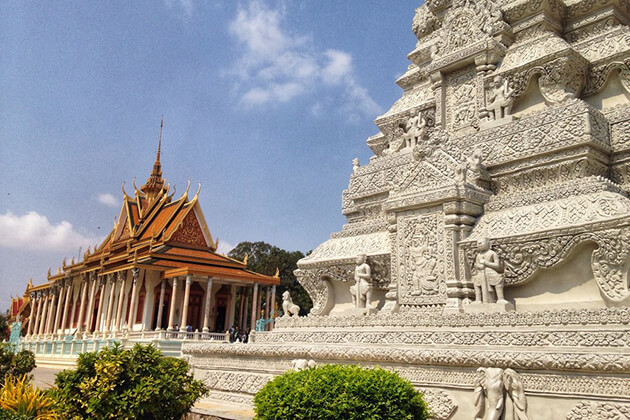 royal palace and silver pagoda in phnom penh