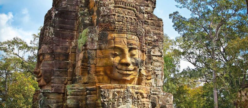 smiling temple in cambodia