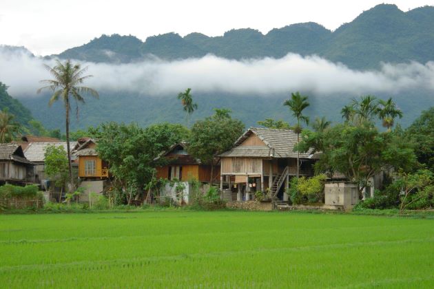 stilt houses in mai chau - vietnam adventure tour