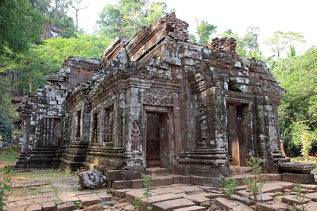 The fascinating pre-Angkorian ruins of Wat Pho