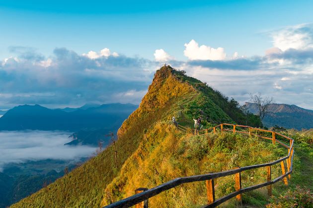 the magnificent mountain in con dao island