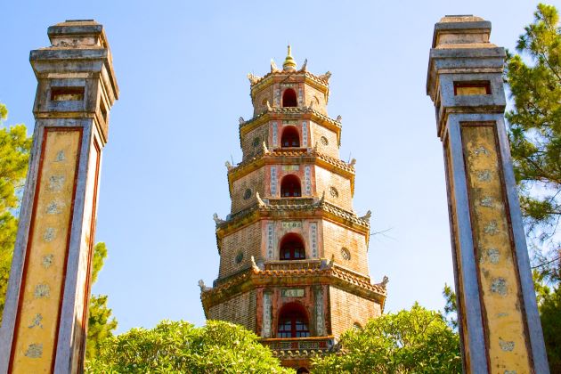 the tower of thien mu pagoda