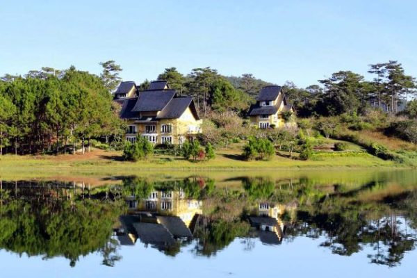 tuyen lam lake in dalat honeymoon