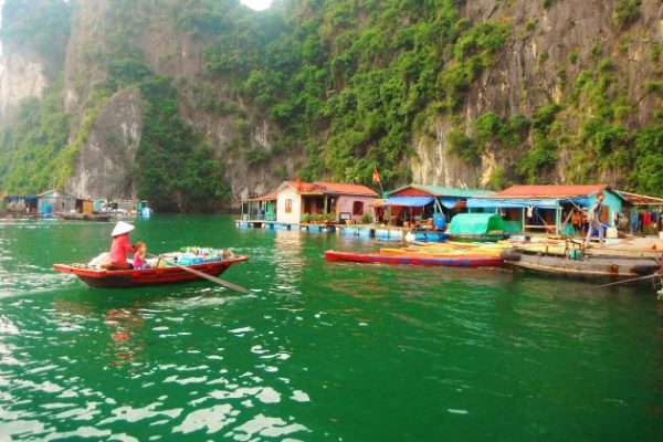 vung vieng fishing village in halong bay