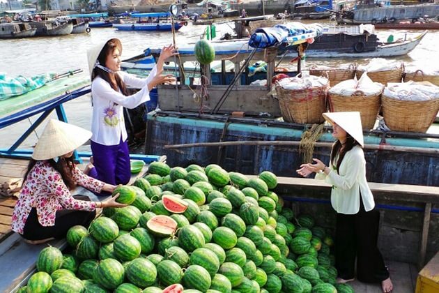 watermelon boat in cai rang floating market