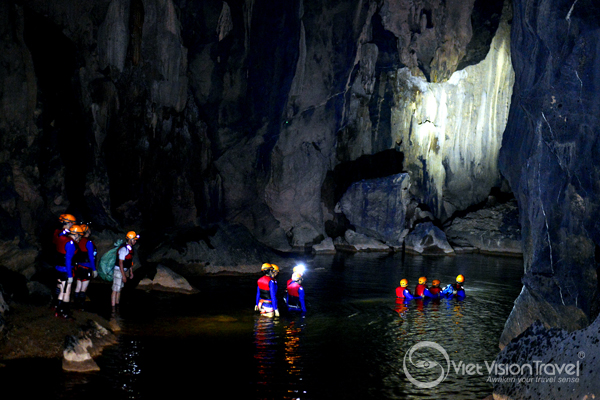 Dark Cave Exploration