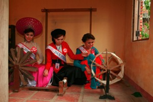 Weaving Competition Festival (Hoi Thi Det Vai)