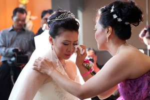 Wedding Before Announcement Of Death (Cuoi Chay Tang)