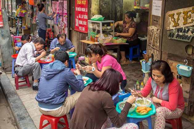 8 tips for eating street foods in vietnam