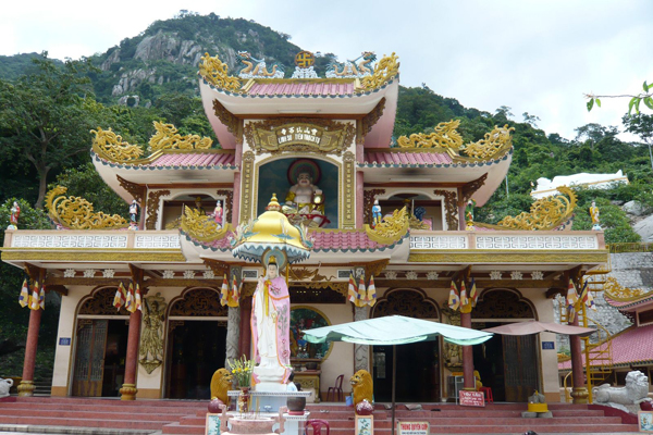 Ba Den Pagoda