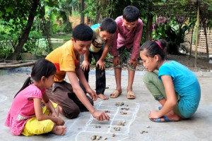 The Games of Squares in Vietna,