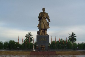 Tran_Hung_Dao_Statue_in_Nam_Dinh_City_of_Vietnam